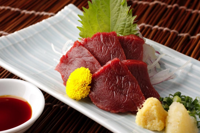 特選赤身馬刺し1280円→640円