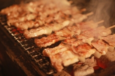 【黒豚炭火串焼き2本】特別価格299円
