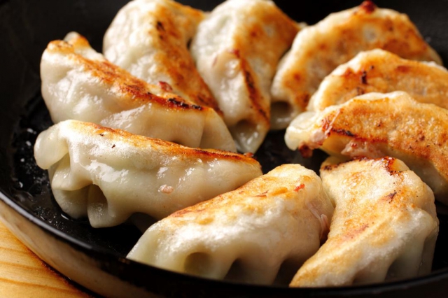 名物 鉄鍋餃子