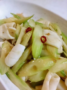 セロリとイカの塩炒め